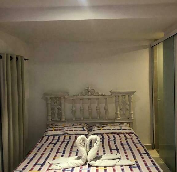 Люкс, The Place Hostel