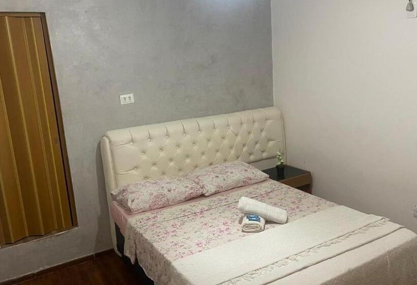 Люкс с Балконом, The Place Hostel