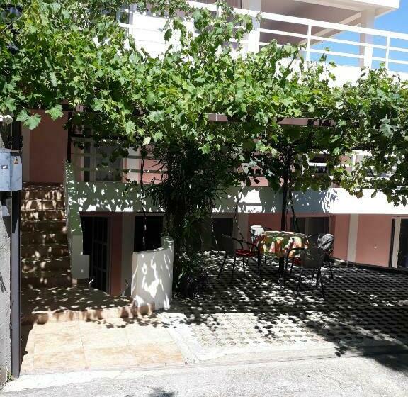 ویلای 1 خوابه با چشم‌انداز دریا, Apartments Jovanic With 2 Bedrooms