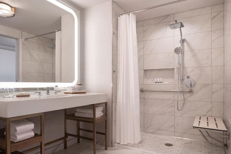 سوییت, The Westin Anaheim Resort