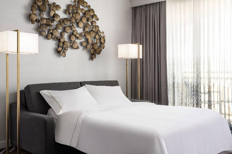 سوییت, The Westin Anaheim Resort