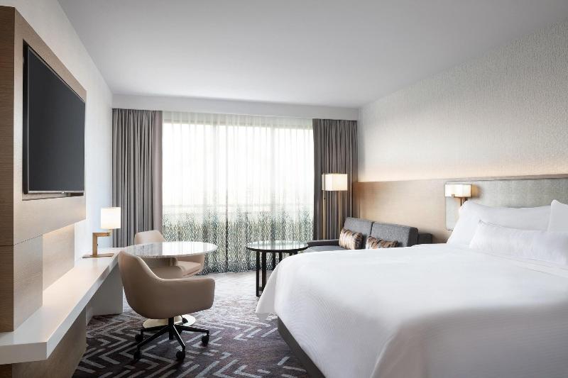 اتاق استاندارد با تخت بزرگ, The Westin Anaheim Resort