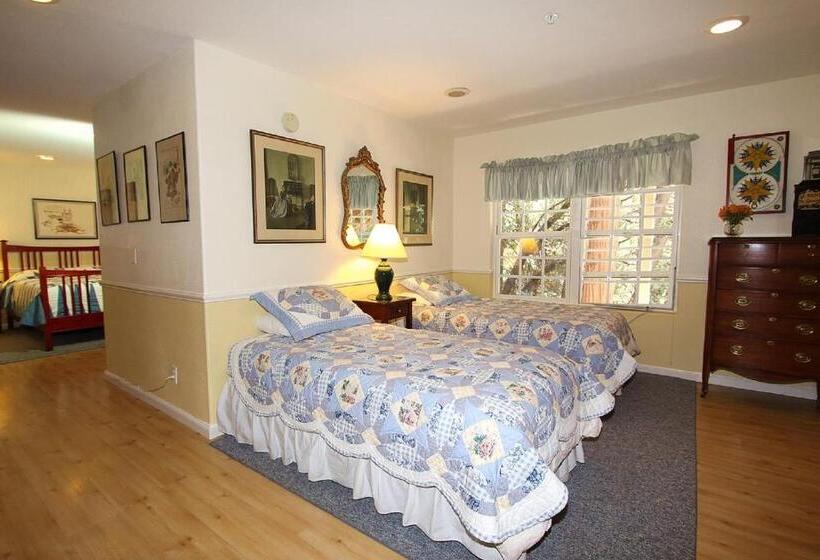 패밀리 룸, Mccaffrey House Bed And Breakfast Inn