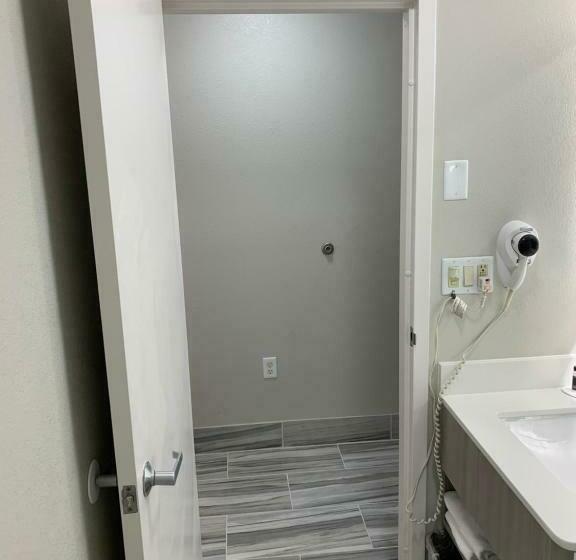 اتاق لوکس با تخت بزرگ, Microtel Inn By Wyndham Charlotte Airport