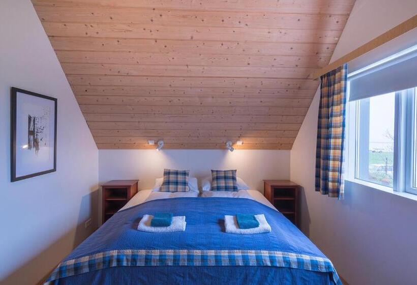اتاق استاندارد با سرویس بهداشتی مشترک, Skyrhusid Hi Hostel