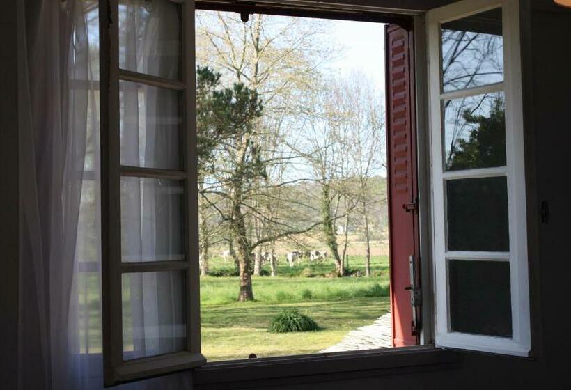 Трехместный Номер Стандарт Вид на Сад, La Maison De L'ousse