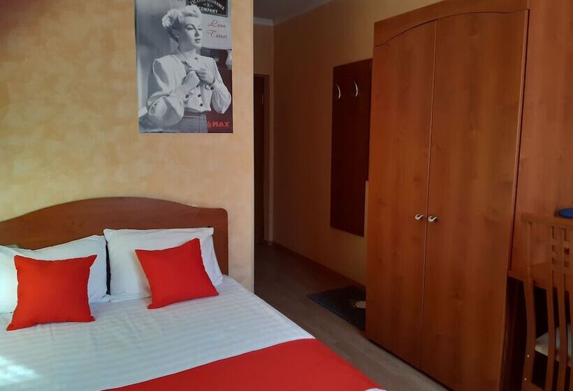 Номер Комфорт, Maxrooms Volga Hollywood