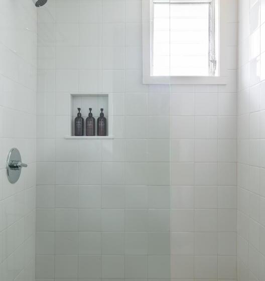 اتاق لوکس با بالکن و چشم‌انداز دریا, Bluebird Ocean Point Inn