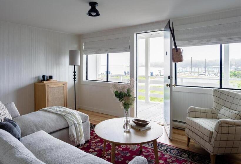 Deluxe Suite Sea View, Bluebird Ocean Point Inn