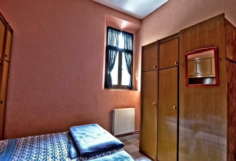 Номер Стандарт, Albergue Juvenil De Bustiello