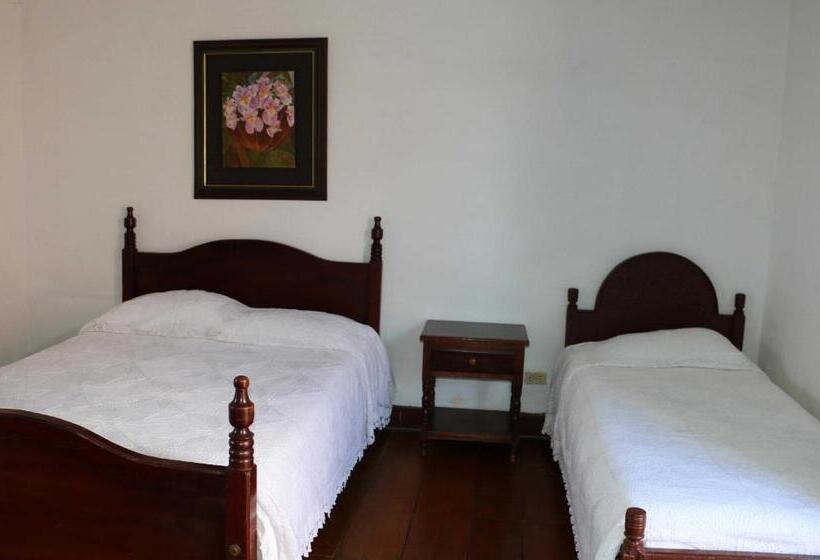 스탠다드 트리플 룸, Casa Hotel El Compadre