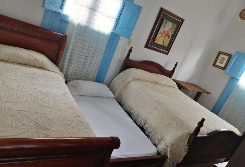 스탠다드 트리플 룸, Casa Hotel El Compadre