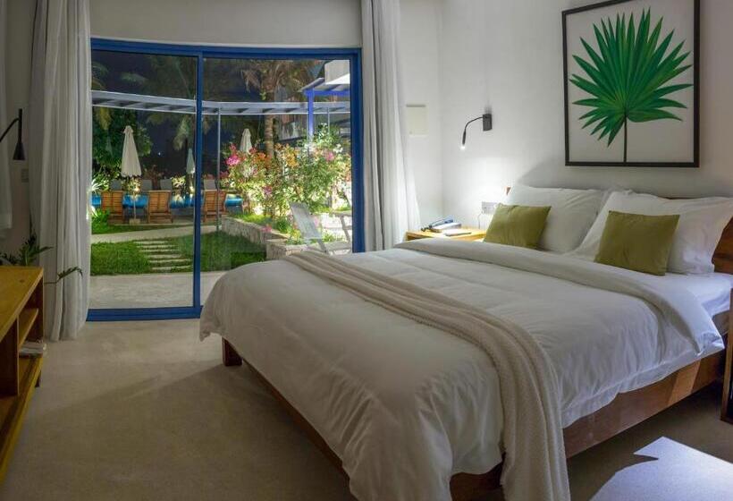 اتاق لوکس با چشم‌انداز استخر, The B Resort