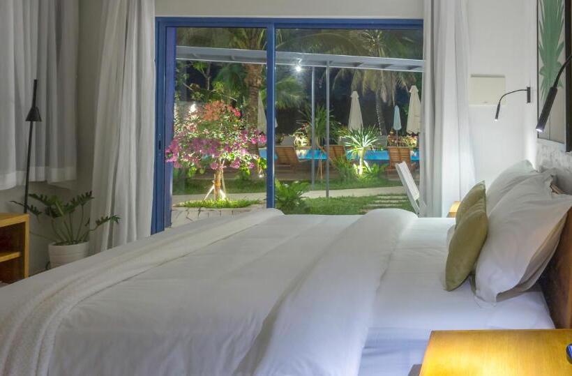 اتاق لوکس با چشم‌انداز استخر, The B Resort