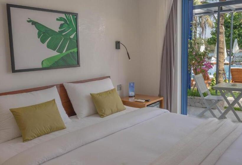 اتاق لوکس با چشم‌انداز استخر, The B Resort