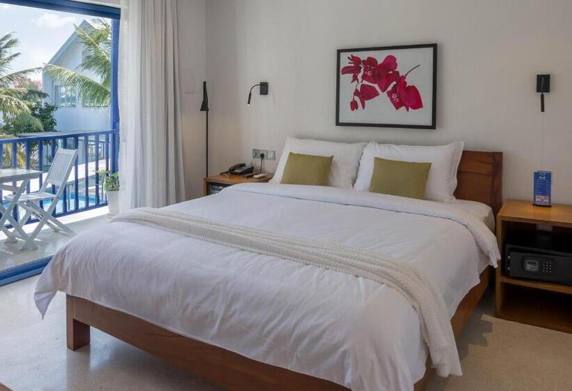 اتاق لوکس با چشم‌انداز استخر, The B Resort