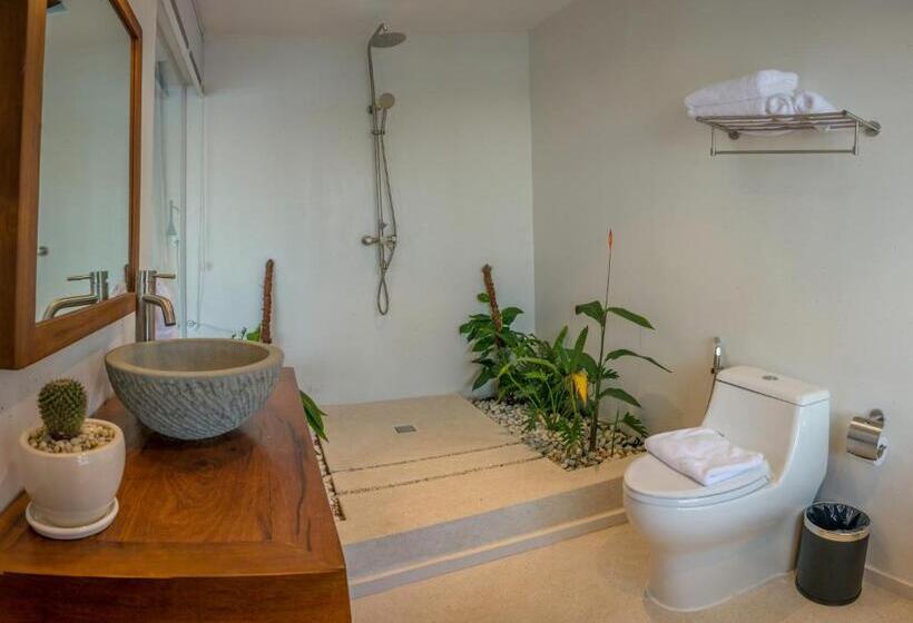 اتاق لوکس با چشم‌انداز استخر, The B Resort