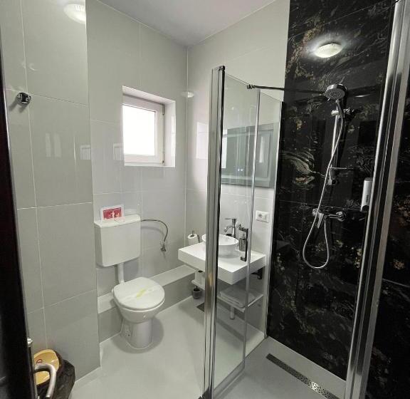 اتاق استاندارد با چشم‌انداز کوهستان, Chalet 173
