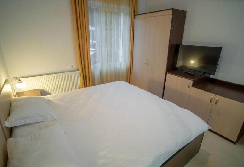 اتاق استاندارد با چشم‌انداز کوهستان, Chalet 173