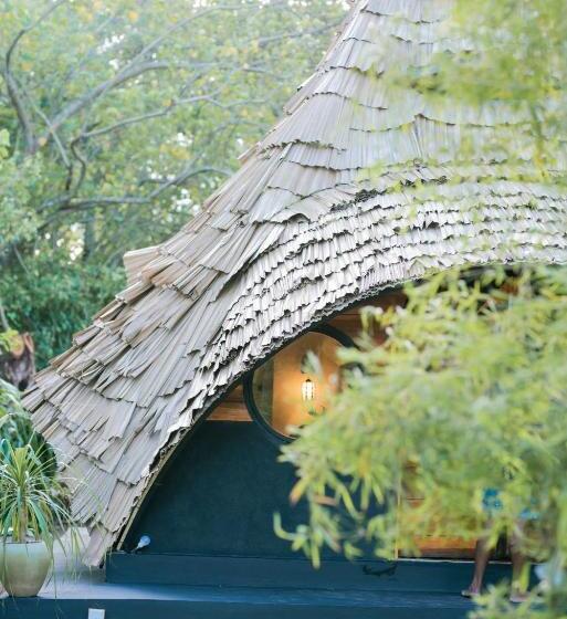 اتاق لوکس با تخت بزرگ, Igabara Hobbit House