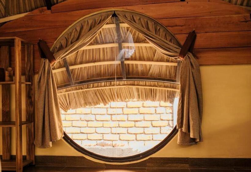 اتاق لوکس, Igabara Hobbit House