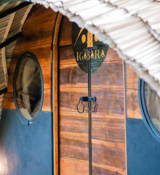 اتاق لوکس با تخت بزرگ, Igabara Hobbit House