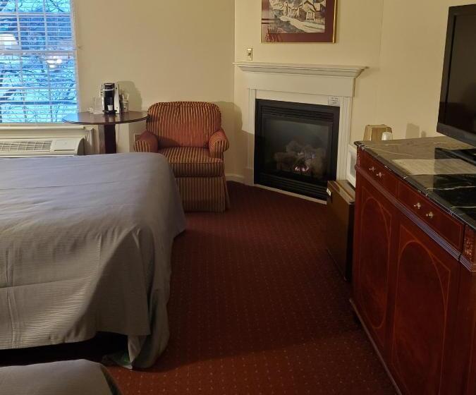 اتاق استاندارد با 2 تخت دوبل, Fireside Inn And Suites Bangor
