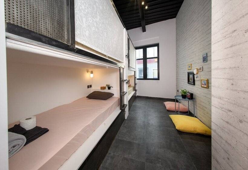 공동 객실, Iconic Athens Hostel