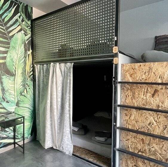공동 객실, Iconic Athens Hostel