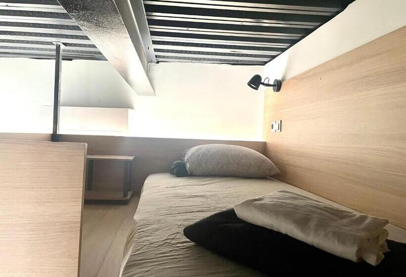 공동 객실, Iconic Athens Hostel