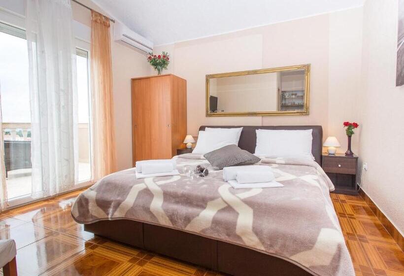 海景标准带阳台一室公寓, Villa Valentina