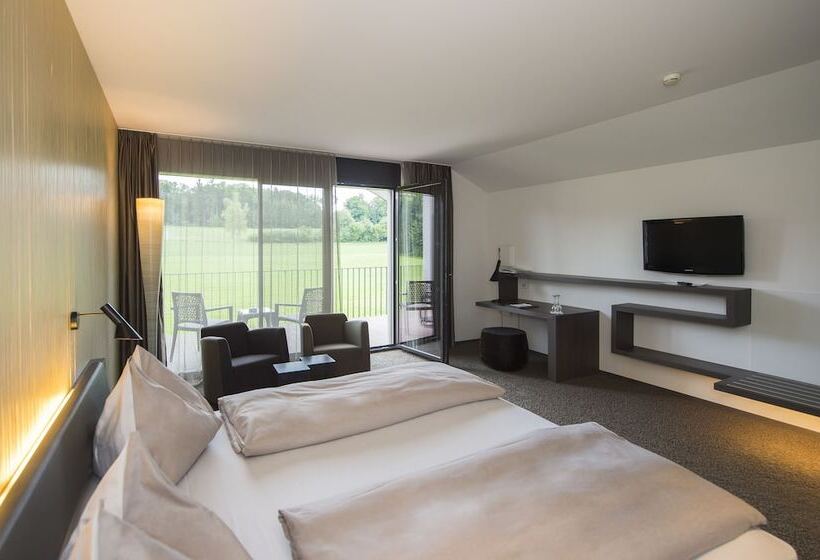 Номер Стандарт с Балконом, Small Luxury Hotel Wellnesshotel Golfpanorama