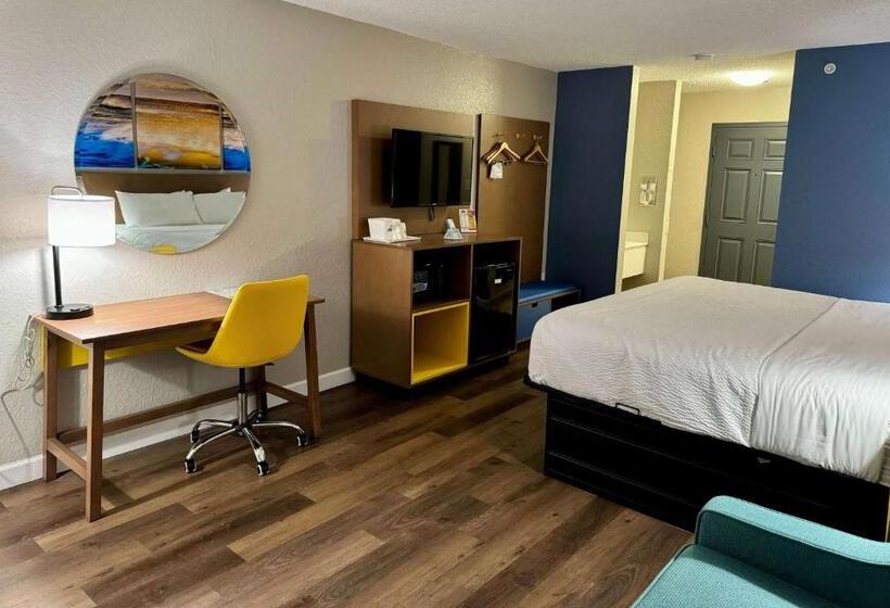 キングサイズベッドのスタンダードルーム, Days Inn By Wyndham Sarasota I75
