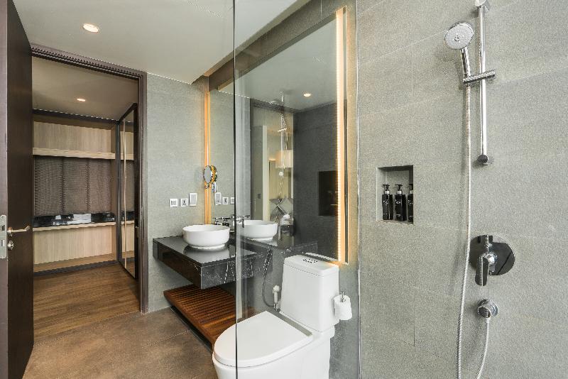 סוויטה, Red Roof Inn Plus + Gainesville