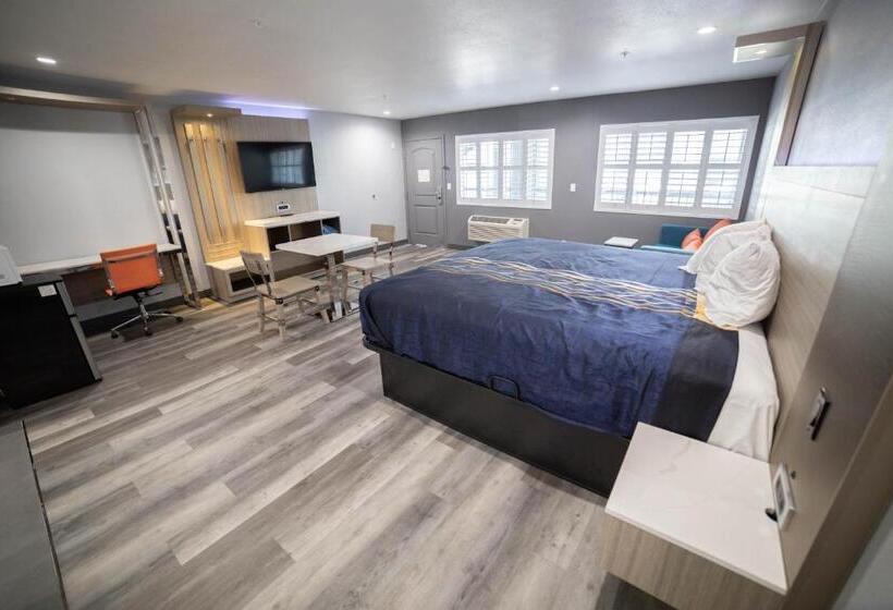 Люкс Deluxe Кровать Кинг, Travelodge By Wyndham Whittier