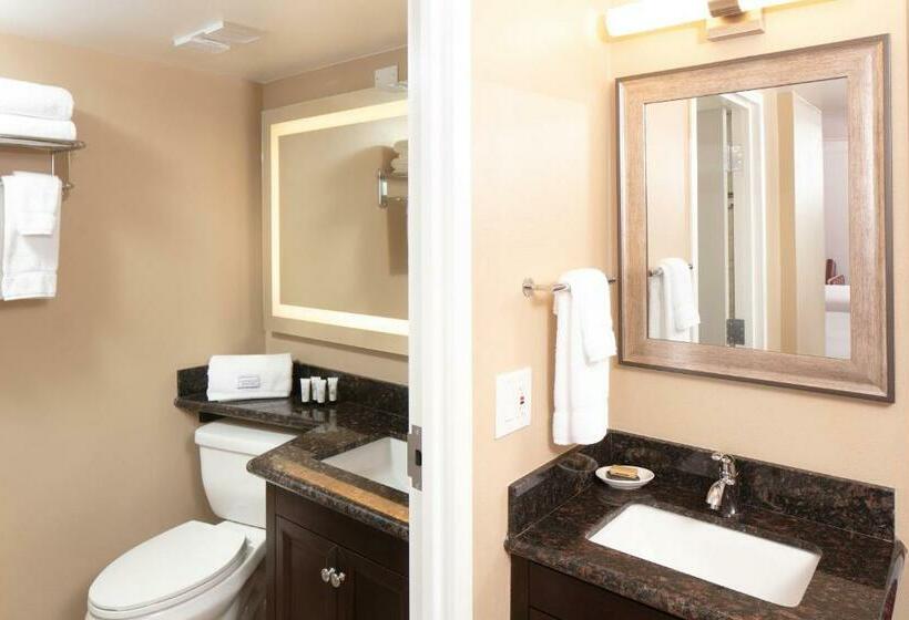 חדר סטנדרט מותאם לאדם עם מוגבלויות, Red Lion Hotel Orlando Lake Buena Vista South  Near Disney