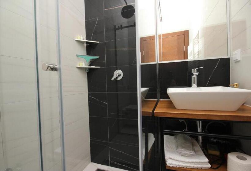 اتاق لوکس, Vila Alexandra