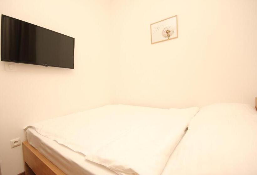 اتاق لوکس, Vila Alexandra