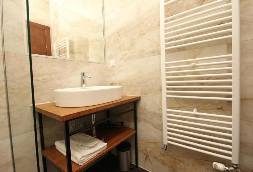 اتاق لوکس با تخت بزرگ, Vila Alexandra