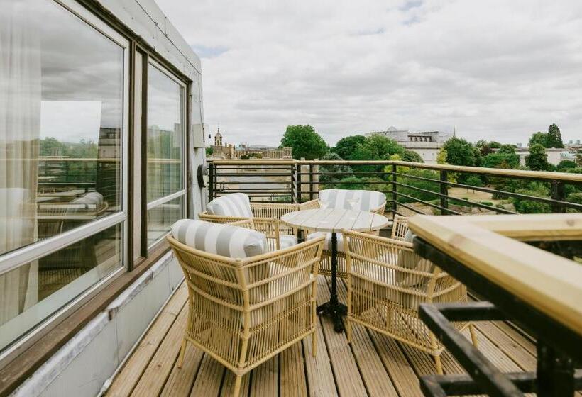1 Bedroom Penthouse Apartment, Graduate Cambridge