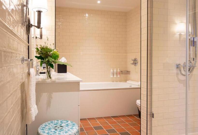 1 Bedroom Penthouse Apartment, Graduate Cambridge