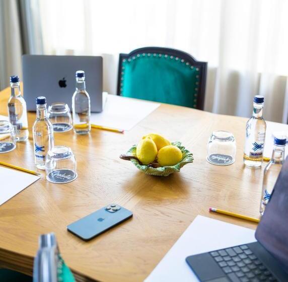 1 Bedroom Penthouse Apartment, Graduate Cambridge