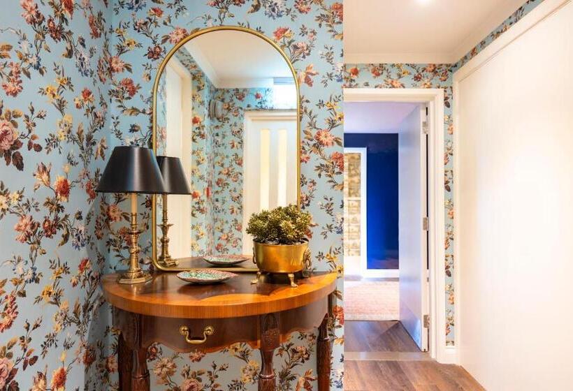 1 Bedroom Penthouse Apartment, Graduate Cambridge