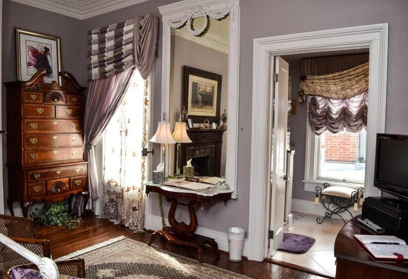 스위트 킹사이즈 침대, The Richard Johnston Inn & 1890 Caroline House