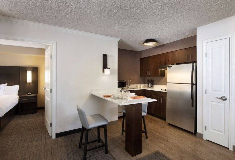 Люкс, Sonesta Es Suites Fresno