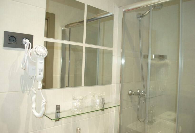 اتاق کلاسیک, Fuencarral Rooms