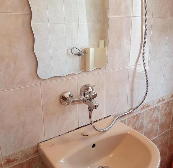 اتاق خانوادگی, Guest Rooms Denitsa