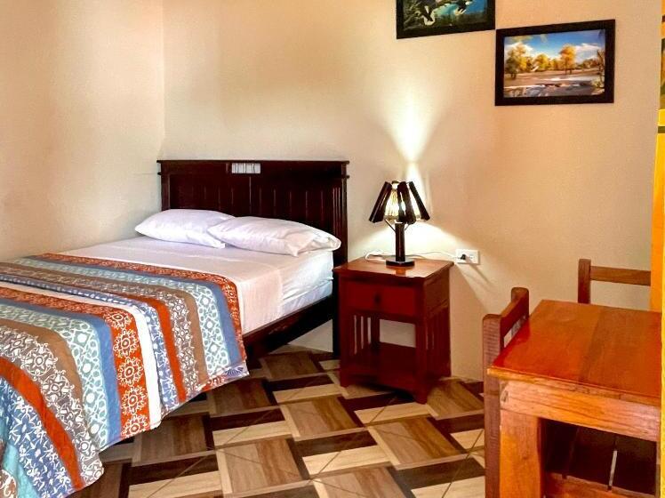 اتاق استاندارد, Hostal Laurita Beach