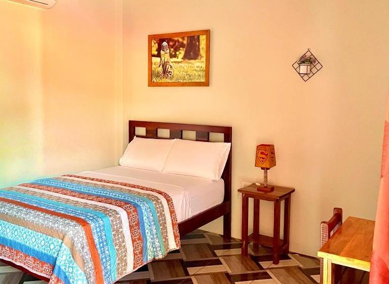 اتاق استاندارد, Hostal Laurita Beach