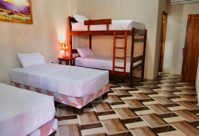 اتاق کلاسیک چهارنفره, Hostal Laurita Beach